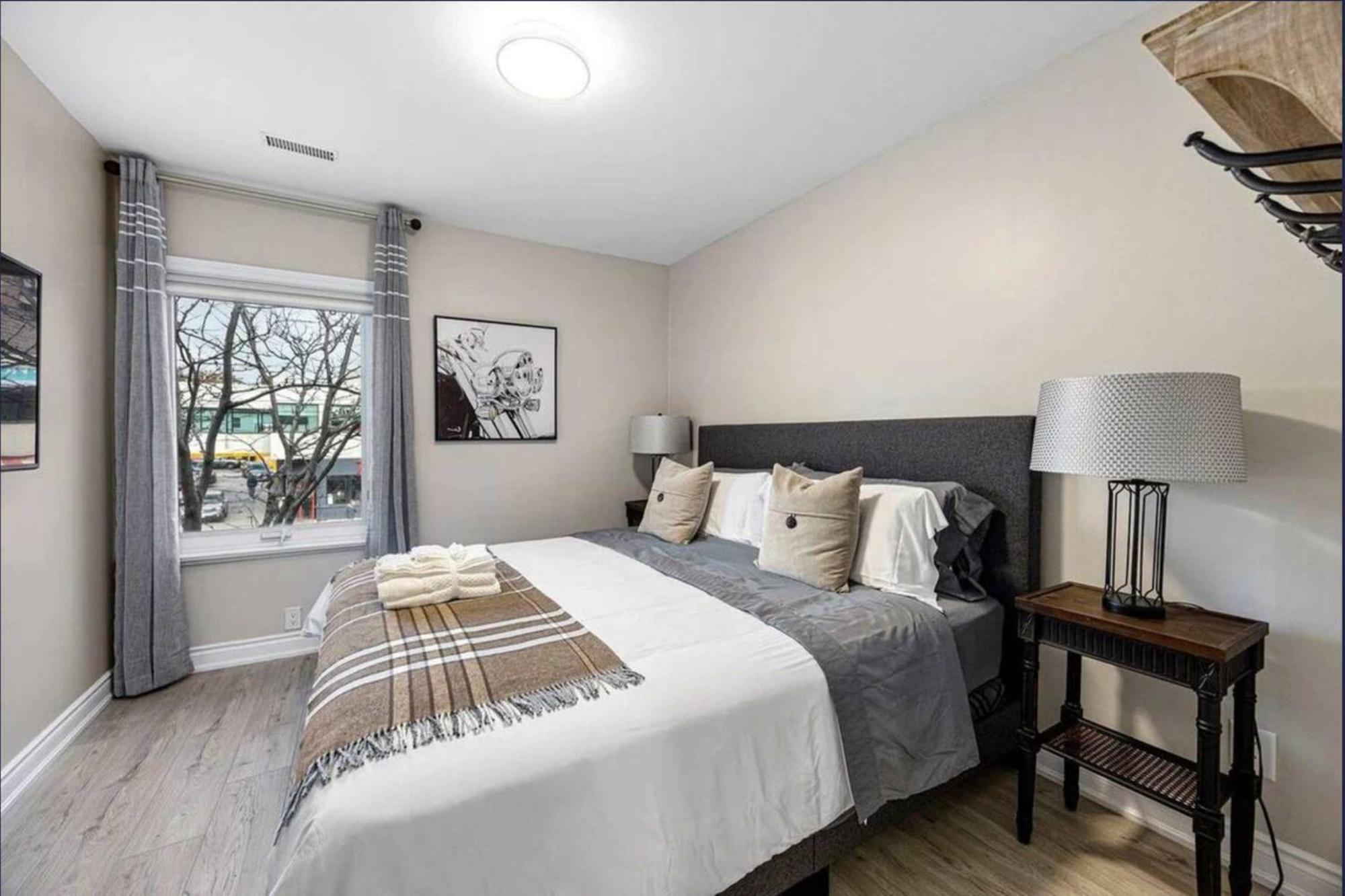 Casa St Clair - Suite -Style Suite W Lrg Patio Toronto Buitenkant foto